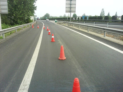 道路標(biāo)線(xiàn)工程 優(yōu)化交通流與提升道路安全的關(guān)鍵設(shè)施